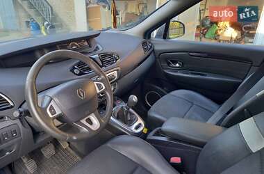 Минивэн Renault Scenic 2012 в 