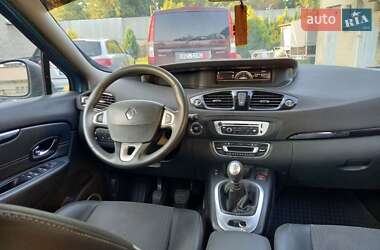 Минивэн Renault Scenic 2012 в 