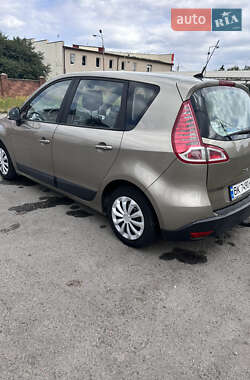 Минивэн Renault Scenic 2009 в 