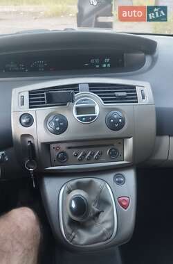 Минивэн Renault Scenic 2004 в 