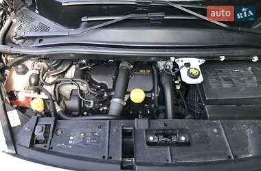 Минивэн Renault Scenic 2012 в 