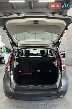 Минивэн Renault Scenic 2011 в 