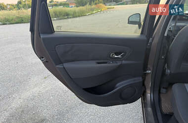 Минивэн Renault Scenic 2012 в 