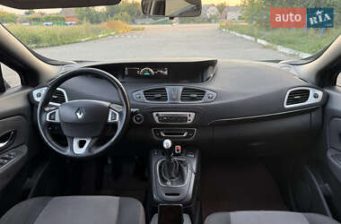 Минивэн Renault Scenic 2012 в 