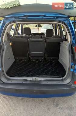 Минивэн Renault Scenic 2004 в 