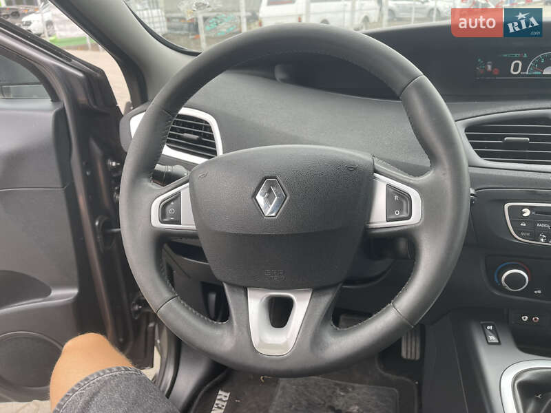 Мінівен Renault Scenic 2011 в Нововолинську