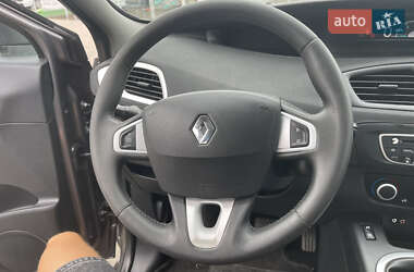 Минивэн Renault Scenic 2011 в 