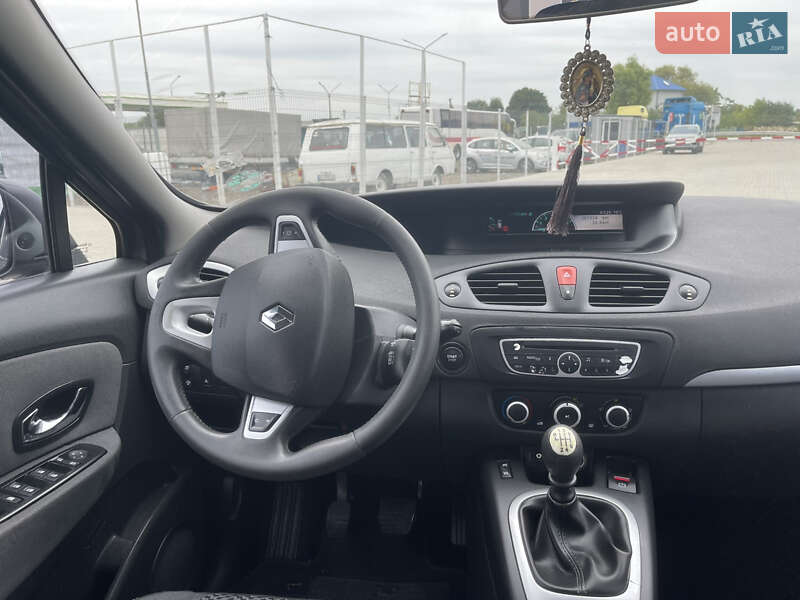 Мінівен Renault Scenic 2011 в Нововолинську