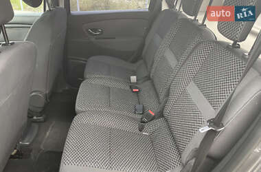 Минивэн Renault Scenic 2011 в 