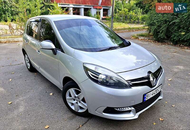 Минивэн Renault Scenic 2015 в 