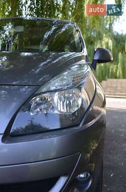 Минивэн Renault Scenic 2010 в 