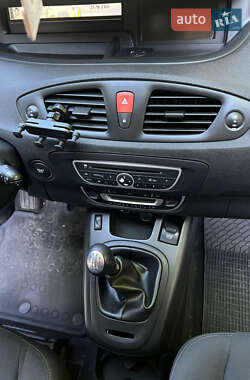 Минивэн Renault Scenic 2010 в 