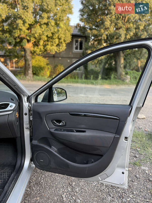 Мінівен Renault Scenic 2014 в Чернівцях