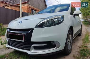 Минивэн Renault Scenic 2012 в 
