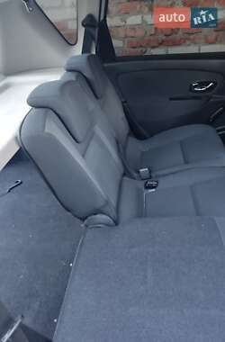 Минивэн Renault Scenic 2012 в 