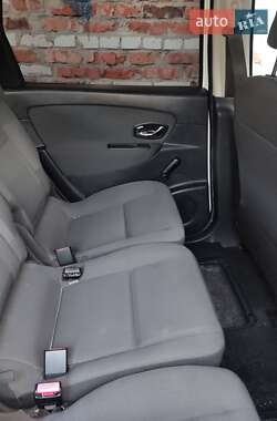 Минивэн Renault Scenic 2012 в 