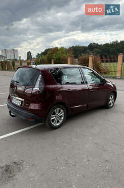 Минивэн Renault Scenic 2012 в 