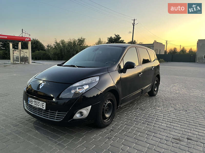 Минивэн Renault Scenic 2011 в 