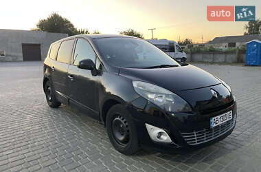 Минивэн Renault Scenic 2011 в 