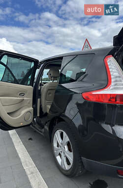 Минивэн Renault Scenic 2010 в 