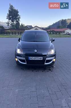 Минивэн Renault Scenic 2010 в 