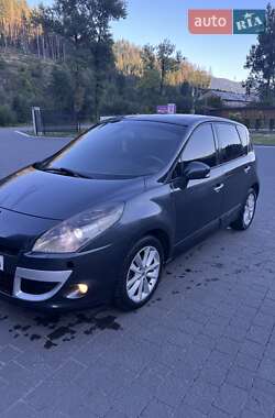 Минивэн Renault Scenic 2010 в 