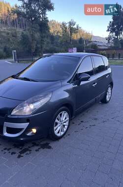Минивэн Renault Scenic 2010 в 