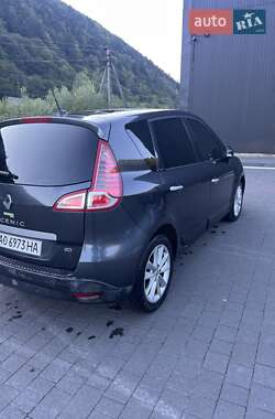 Минивэн Renault Scenic 2010 в 