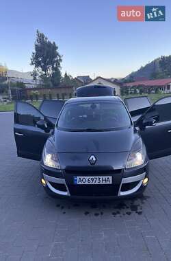Минивэн Renault Scenic 2010 в 