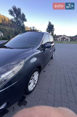 Минивэн Renault Scenic 2010 в 
