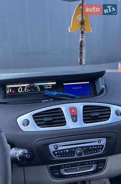 Минивэн Renault Scenic 2010 в 