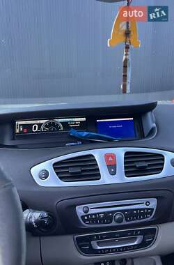 Минивэн Renault Scenic 2010 в 