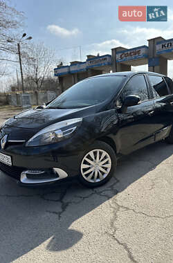 Минивэн Renault Scenic 2013 в 