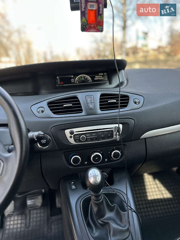 Минивэн Renault Scenic 2013 в Золочеве