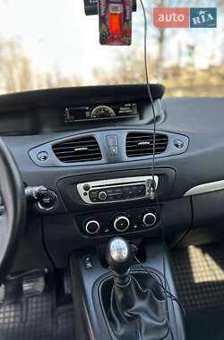 Минивэн Renault Scenic 2013 в 
