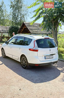 Минивэн Renault Scenic 2012 в 