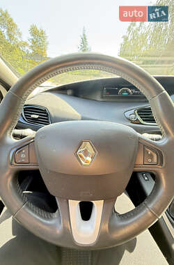 Минивэн Renault Scenic 2012 в 
