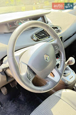 Минивэн Renault Scenic 2012 в 