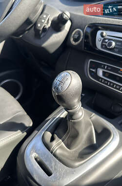 Минивэн Renault Scenic 2012 в 