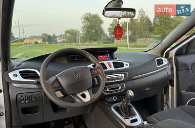 Минивэн Renault Scenic 2010 в 