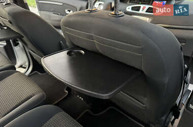 Минивэн Renault Scenic 2010 в 