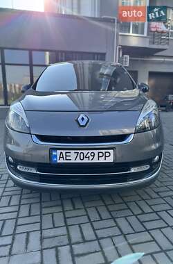 Минивэн Renault Scenic 2012 в 