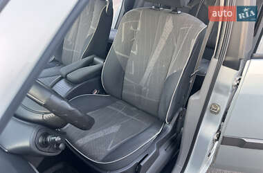 Минивэн Renault Scenic 2003 в 