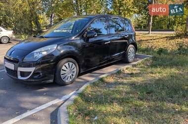 Минивэн Renault Scenic 2011 в 