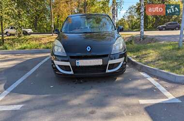Минивэн Renault Scenic 2011 в 