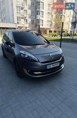 Минивэн Renault Scenic 2012 в 