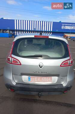 Минивэн Renault Scenic 2011 в 
