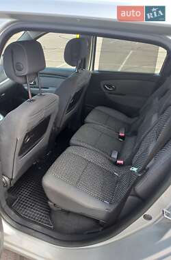 Минивэн Renault Scenic 2011 в 