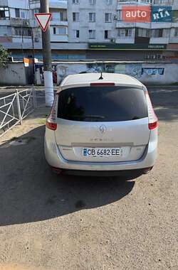Минивэн Renault Scenic 2011 в 