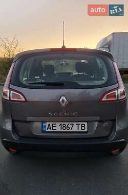 Минивэн Renault Scenic 2011 в 